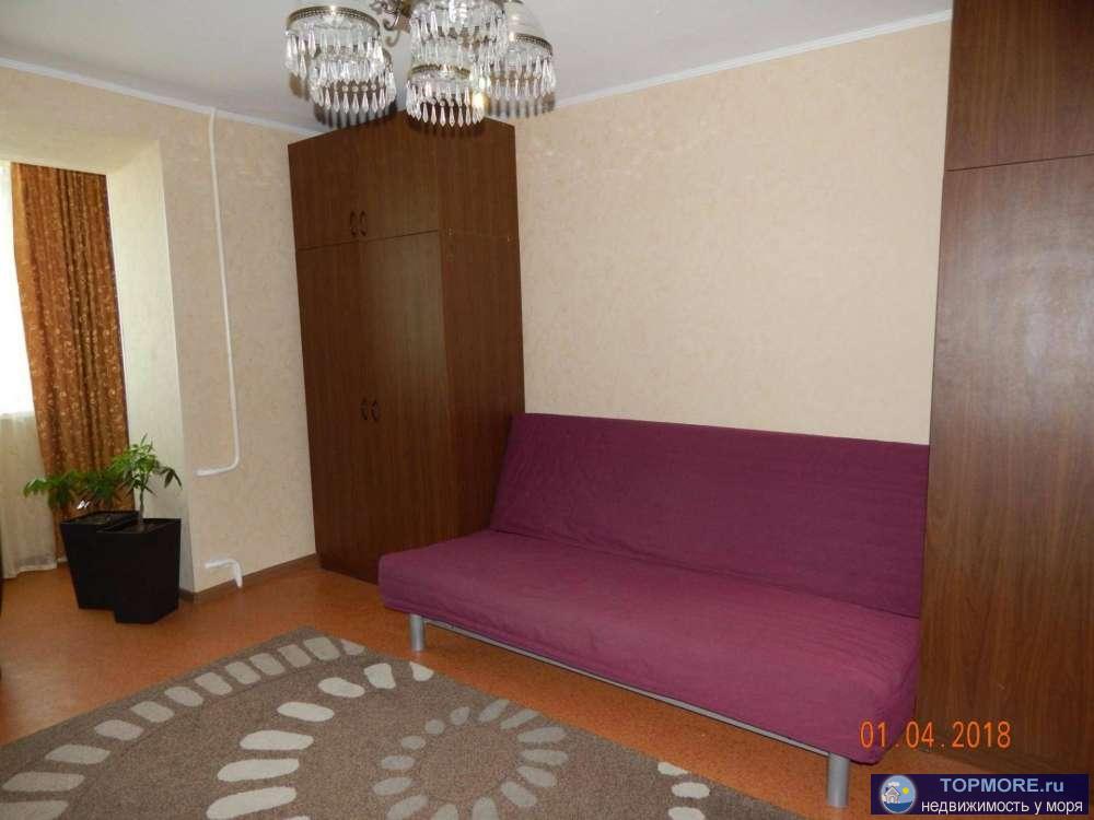 Двухкомнатная квартира (53 кв. м.) расположена в 9-ти этажном кирпичном доме на 7 этаже, в районе Полевого рынка.... - 2