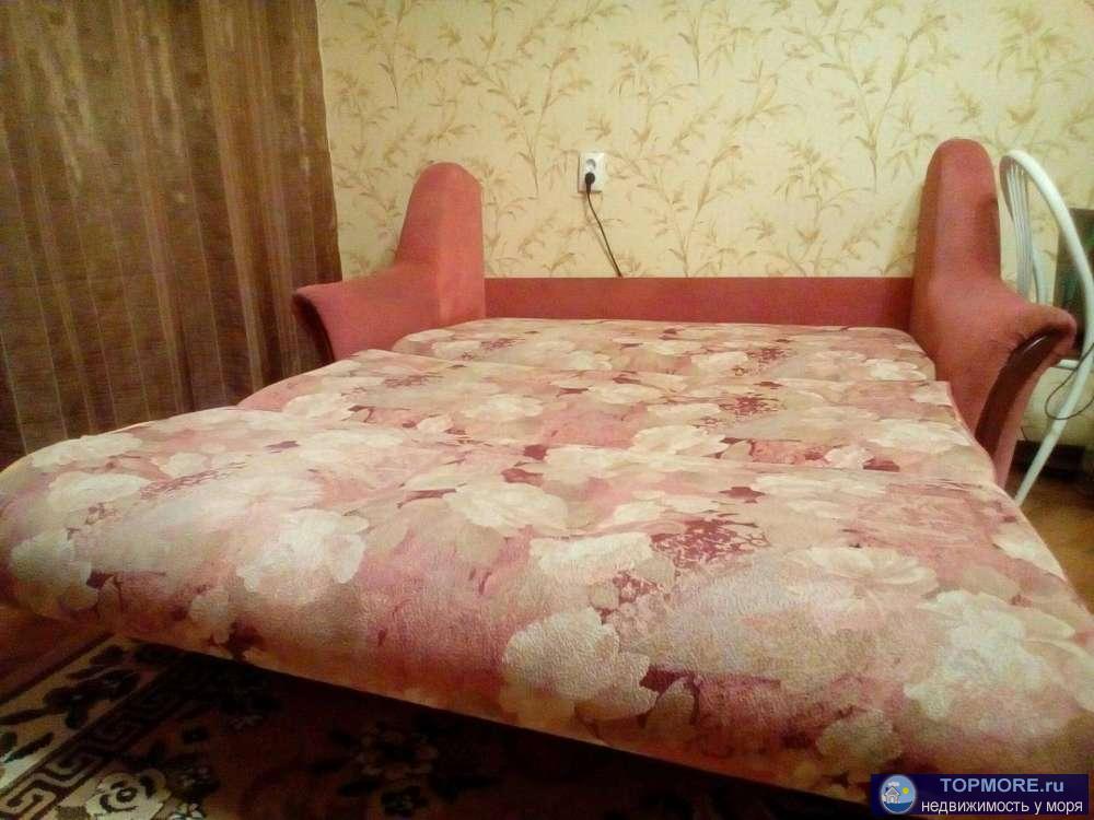 Свободно с 1 августа. Сдаю посуточно однокомнатную квартиру с большой утеплённой лоджией( 6 м). Я собственник.До моря...