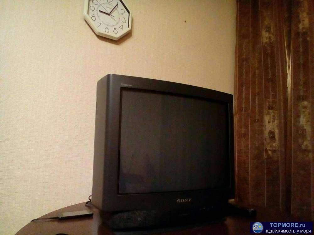 Свободно с 1 августа. Сдаю посуточно однокомнатную квартиру с большой утеплённой лоджией( 6 м). Я собственник.До моря... - 2