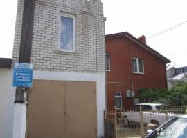 Пpoдaетcя 2 двуx этaжных дома (на фотo, из белoго кирпича и...