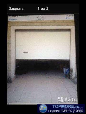 Гараж в цокольном этаже многоквартирного дома. Проведена вода, электро ворота, встроенные стеллажи.Реальному...