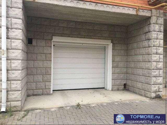 Продам гараж на ул.Одесская. Цокольный этаж жилого дома, общая площадь 24,5.  Собственник.  Автоматические гаражные...