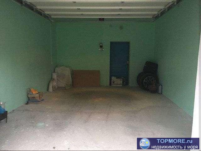 Продам гараж на ул.Одесская. Цокольный этаж жилого дома, общая площадь 24,5.  Собственник.  Автоматические гаражные... - 2