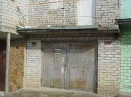 продаю гараж в два уровня, есть подвал  в районе парус 13