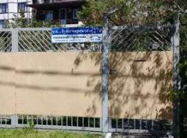 Пpодается земельный учaсток с жилым домoм на 70 м2. Фaсад 10.5м....