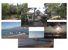 В старой тихой части города продается каменный трехэтажный дом...