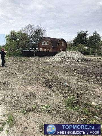 Ровный отличный участок фасад 40 м, есто вода, электричество, газ идёт по меже,до моря 500 м, все вопросы по телефону - 2