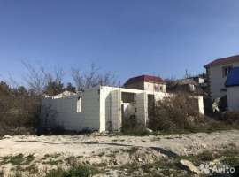 Срочно продаётся земельный участок с недостроенный строением в один...