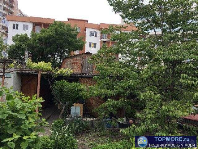 Срочно! Продаётся зем.участок в первой береговой зоне(до моря реально 100 м.) с небольшим саманным домом, около 32м2....