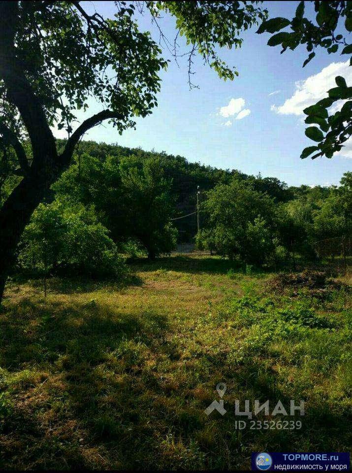 Находится на ул. Советской в красивейшей  долине с интересной историей . Участок ровный, по факту 12 соток, так как... - 2