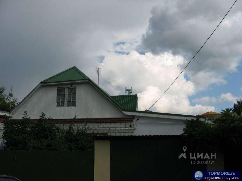 Земельный участок с 1/2 одноэтажного жилого дома, площадью 68 кв.м. + 3 гостевые комнаты с кухней, душевыми и... - 2