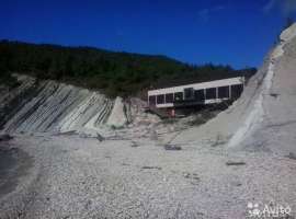 Продается земельный участок со своим пляжем на берегу моря....