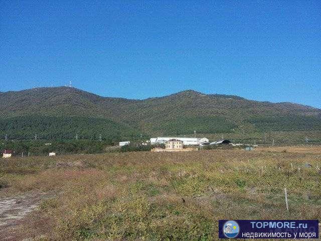 Ровный на возвышенности. Документы готовы. Собственник. Вид на бухту и горы. В 5 минутах детский сад. школа. магазин...