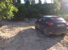 Прекрасный вид на море участок в середине поселка за участком...