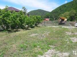 Продаю земельный участок . Площадь 6 соток. Участок сквозной ....