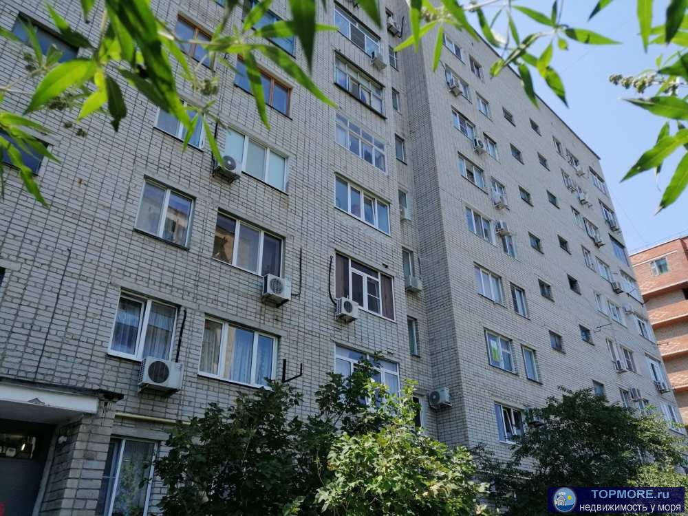 1 комн.квартира общ.пл. 37/17/8 кв.м., расположена на 6/9 эт. кирпичного дома в районе рынка 'На Полевой'. Квартира с...