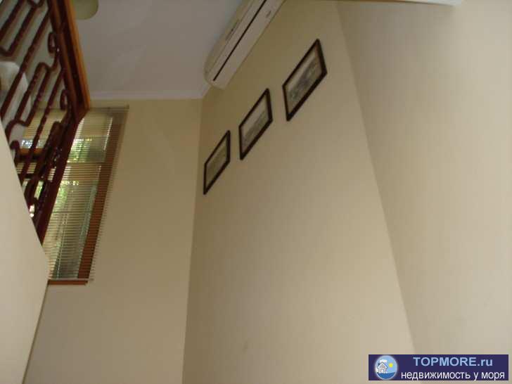 Предлагаю в аренду без посредников от хозяина коттедж в центре Ялты. Коттедж расположен рядом с собором  А.Невского в... - 12