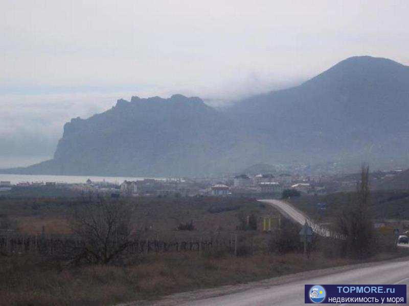 В пгт. Коктебель расположенном на берегу Черного моря, выставлены на продажу несколько земельных  участков  разного...