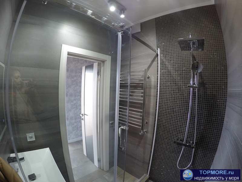 Продается квартира с дизайнерским ремонтом в новом кирпичном доме в Анапе  Площадь (общ\жил\кухня): 61.68/34.49/12.73... - 5