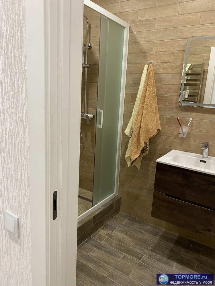 Площадь (общ\жил\кухня): 46.3/18.1/11.8   Продается просторная квартира в новом обжитом доме в городе-курорт Анапа.... - 11