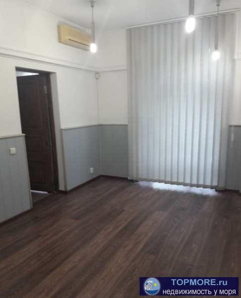 Сдается в аренду помещение без комиссии агентству в центре города, в р-не площади Ушакова. Помещение с витринными...