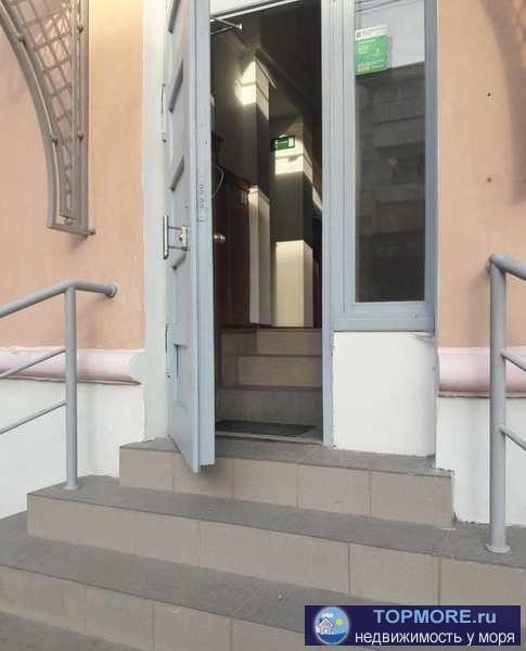 Сдается в аренду помещение без комиссии агентству в центре города, в р-не площади Ушакова. Помещение с витринными... - 1