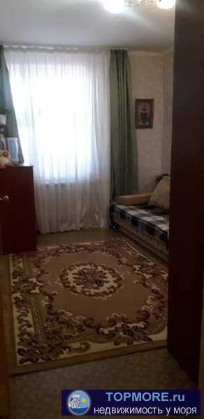 Продается просторная квартира. Очень большая кухня. Квартира требует ремонта, но при обходимости можно и так жить....