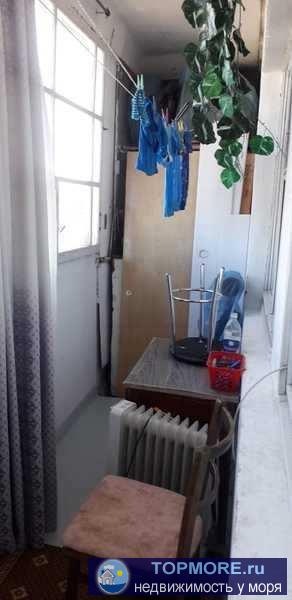 Продается просторная квартира. Очень большая кухня. Квартира требует ремонта, но при обходимости можно и так жить.... - 2