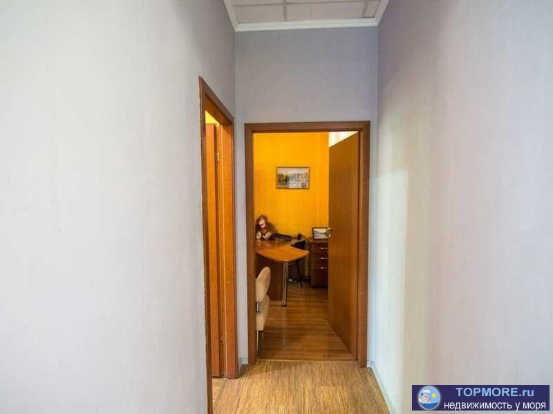 Сдается в аренду офисное помещение в центре города по улице 4-я Бастионная. Общая площадь - 146 кв.метров.  Есть сан.... - 2