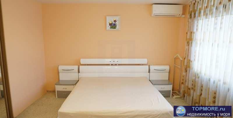 Продается четырехкомнатная квартира. Видовая и просторная квартира в самом центре города Симферополь. Комнаты...