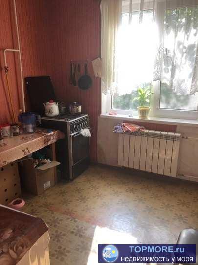 Продается однокомнатная квартира в жилом состоянии. На окнах стеклопакеты. Установлен бойлер. На кухне заменены...