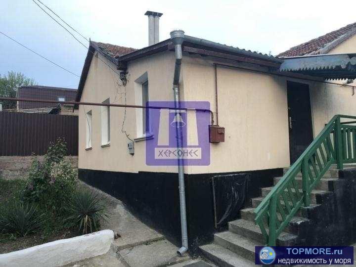 Продается хороший,теплый дом.Общая площадь 77кв.м.Три комнаты,просторная кухня,есть подвал.5 соток земли,по периметру... - 1