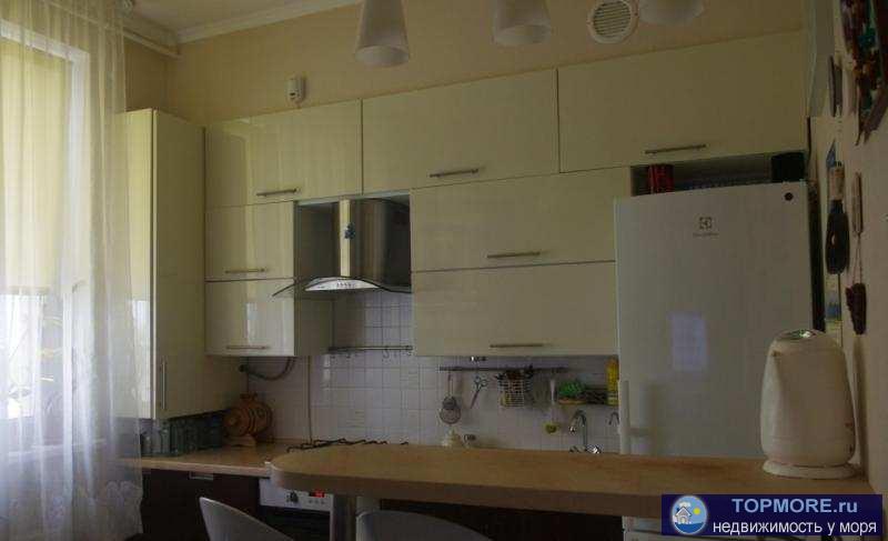 Продается однокомнатная квартира.  Теплая, светлая, уютная квартира. Высокий первый этаж. Отопление газовый котел....