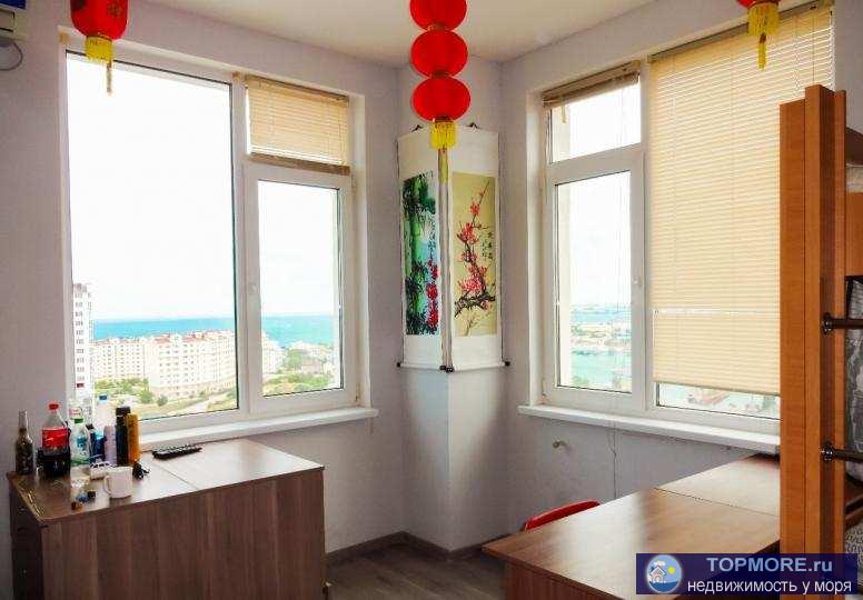 Отличная четырехкомнатная квартира с потрясающим панорамным видом на море из окон 13 этажа.  В каждой комнате имеется...