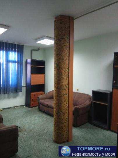 Продаётся офисное помещение 180 кв.м. на цокольном этаже пятиэтажного дома, кабинетного типа. Два...