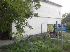 Продается четырехкомнатная квартира в двух уровнях. Стены - камень...