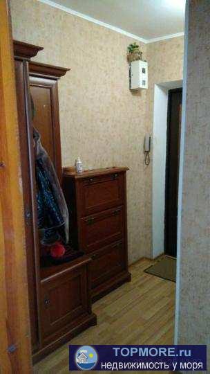 Продается трехкомнатная квартира. Квартира теплая, солнечная. Тихий и спокойный район. Удобное расположение, рядом... - 2