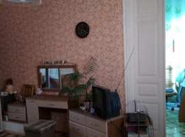 Продается четырехкомнатная просторная квартира в старинном доме в...