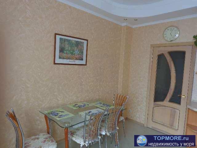 Сдается уютная двухкомнатная квартира у самого моря, в лучшем районе Севастополя.  Всегда чистый хвойно-морской... - 2