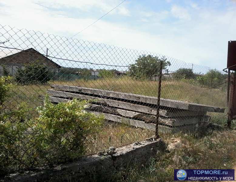 Продается отличный ровный участок рядом с Фиолентоским шоссе и морским побережьем напротив Villaris Del Mar в СНТ...