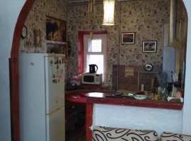 Продаётся уютная 3х комнатная квартира в жилом состоянии в Центре...