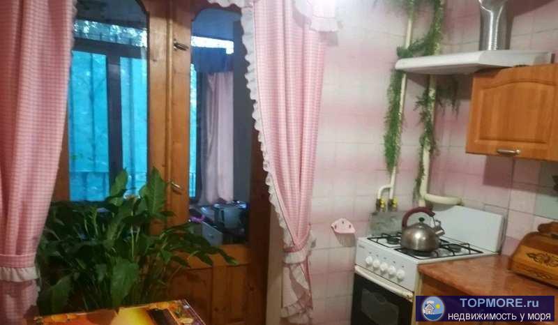 Продается квартира . Состояние жилое. Комнаты смежно-раздельные. Квартира чистая, уютная. Балкон застеклён, выход из... - 1