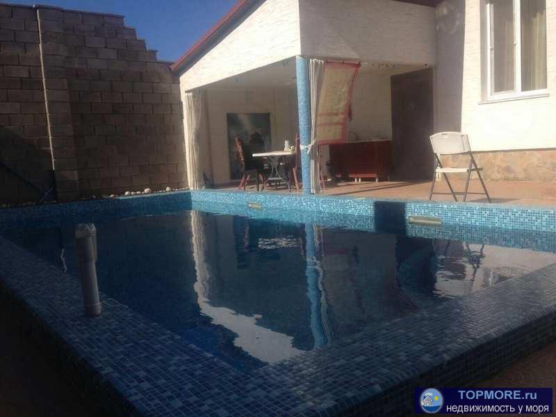 Продается двухэтажный коттедж в поселке Орловка (Качинское шоссе).  В доме все коммуникации, на каждом этаже студия в...