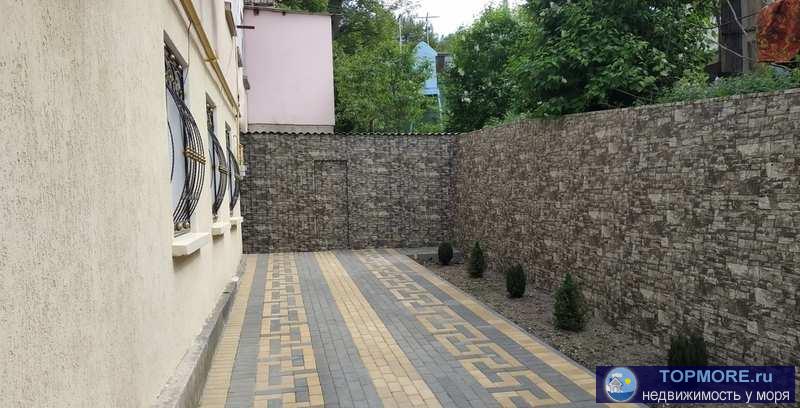 Продается двухкомнатная квартира. Автономное отопление,  газовая колонка, комнаты смежные. Отдельный вход на две...