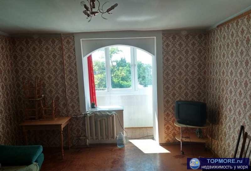 Продается двухкомнатная просторная квартира. Окна (стеклопакеты) выходят на частный сектор, нет высоких домов. Балкон...