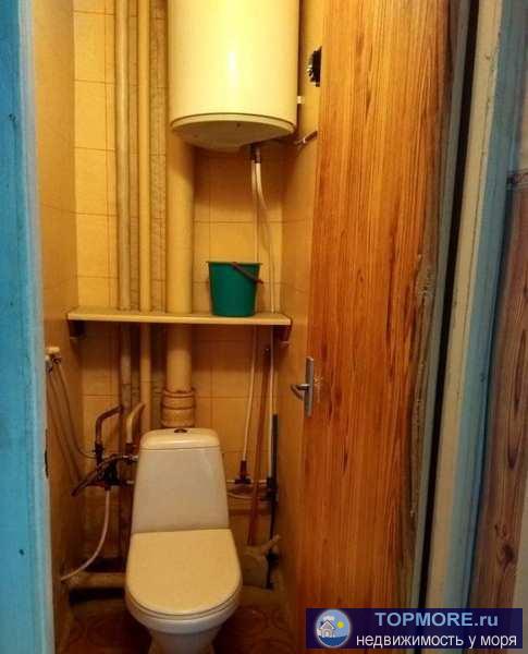 Продается двухкомнатная просторная квартира. Окна (стеклопакеты) выходят на частный сектор, нет высоких домов. Балкон... - 1