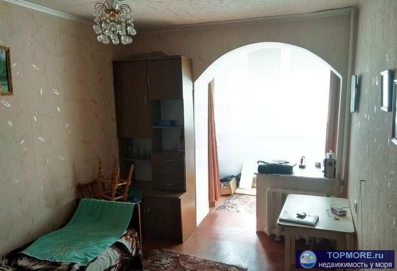 Продается двухкомнатная просторная квартира. Окна (стеклопакеты) выходят на частный сектор, нет высоких домов. Балкон... - 2