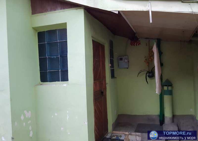 Продается двухкомнатная квартира  в старом жилом фонде с отдельным входом в начале общего двора, рядом с домом... - 1