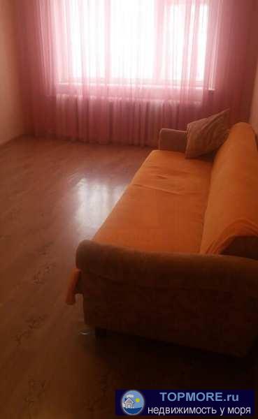 Продается трехкомнатная просторная квартира. Центральное отопление, бойлер, установлены пластиковые окна, утеплен... - 1