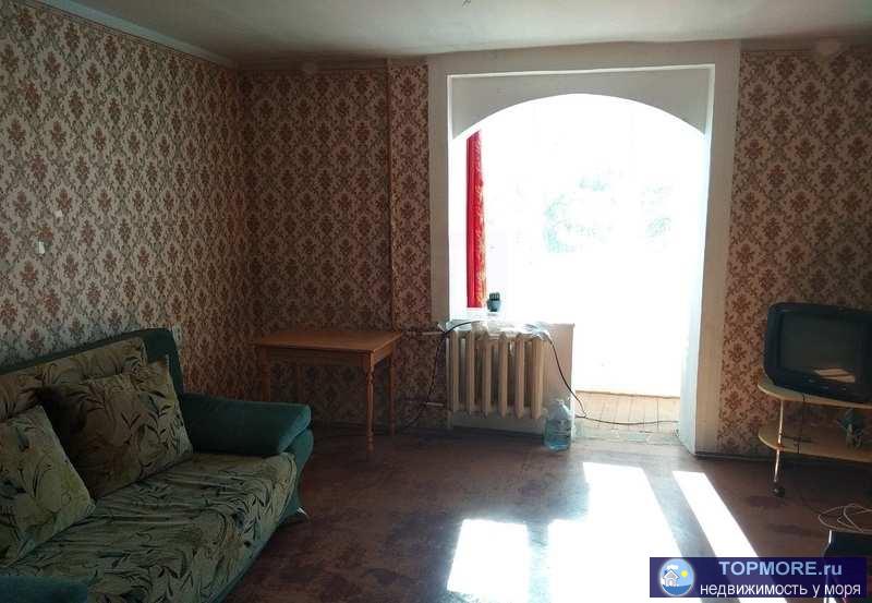 Продается двухкомнатная просторная квартира. Окна (стеклопакеты) выходят на частный сектор, солнечная сторона, нет...